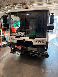 Spazzatrice stradale