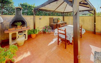 Villa a Schiera a Fiumicino Via Sedilo 5 locali