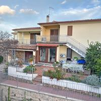 Trilocale piano terra con giardino