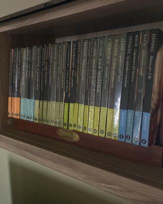 Collezione CD musica classica con mensola