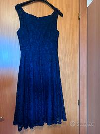 Vestito in pizzo con bretelle