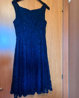 Vestito in pizzo con bretelle