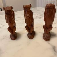 Tre scimmiette in legno  intarsiato