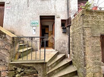 2 LOCALI A LATERA