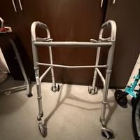 Deambulatore girello pieghevole