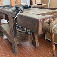 mobile da falegname in legno massello