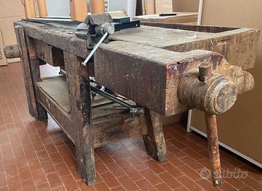 mobile da falegname in legno massello