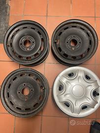 Ford Fiesta Cerchi con calotte