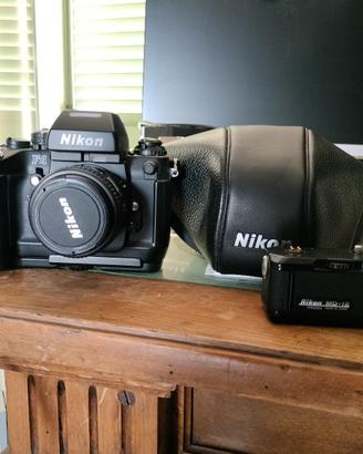 Nikon F4 S con motore custodia pelle e obiettivo