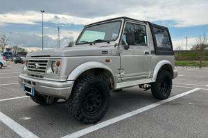Suzuki Samurai