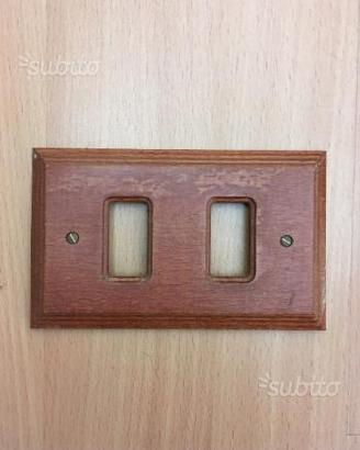 Placche in legno per prese luce