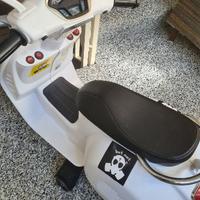 Vespa Piaggio giocattolo elettrica con caricabatt