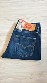 Levis 501 W 29 L 32