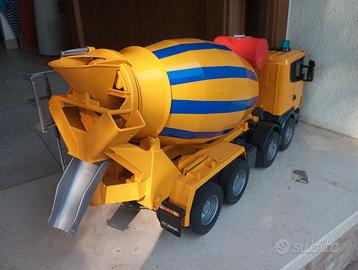 Bruder betoniera scania