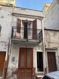 Capaci 1piano indipendente con terrazzino