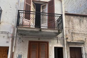 Capaci 1piano indipendente con terrazzino