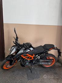 KTM Duke 390 2022 - 7.000 km - Palermo