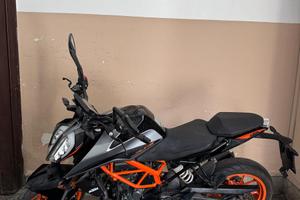 KTM Duke 390 2022 - 7.000 km - Palermo