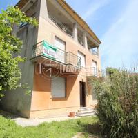 CASA SINGOLA IN CENTRO CON CORTE PRIVATA