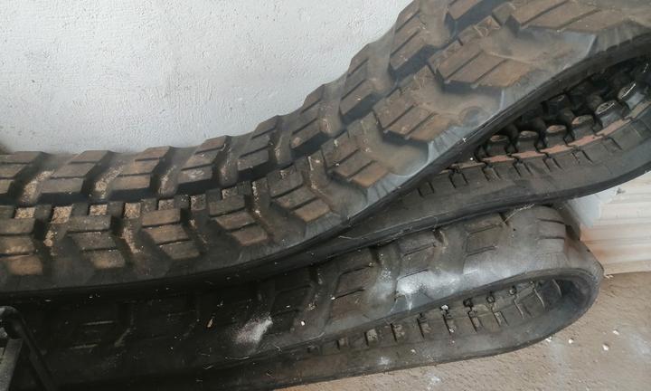 Cingoli mini escavatore Yanmar VO57 a Floridia