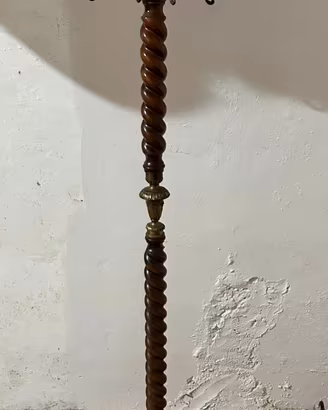 Appendiabiti da terra in legno e ottone