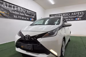 Toyota Aygo 1.0 VVT-i 69 CV 5 porte x-clusiv