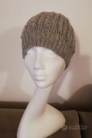 Berretto realizzato a mano 