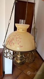 Lampadario vintage con vetro floreale