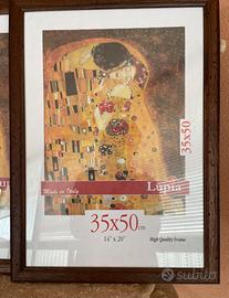 Cornice arte povera.