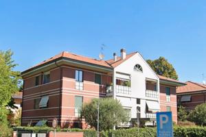 Luminoso trilocale con mansarda, 2 box e cantina