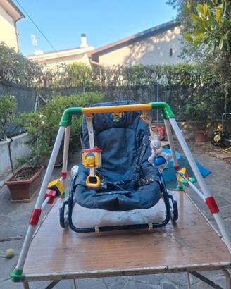 Seggiolino bebè con giochini