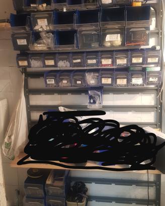 scaffali in ferro per negozio 