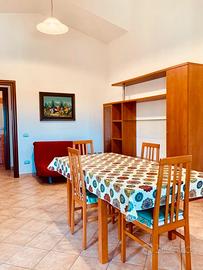 Appartamento Luminoso con Balconi e Posto Auto