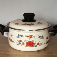 Pentola ferro smalto vintage.