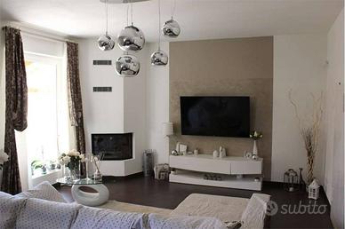 Villa di 300 m² con più di 5 locali e box auto a P