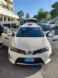 Privato vende Toyota Auris
