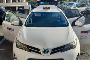 Privato vende Toyota Auris