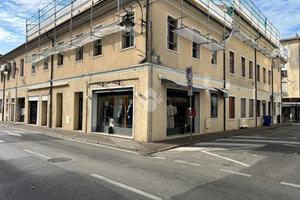 NEGOZIO A MONTEBELLUNA