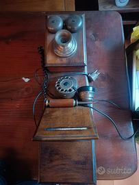 Telefono antico a muro