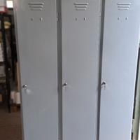 ARMADIO SPOGLIATOIO IN METALLO A 3 POSTI