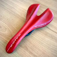 Sella bici corsa B People Unica carbonio rossa