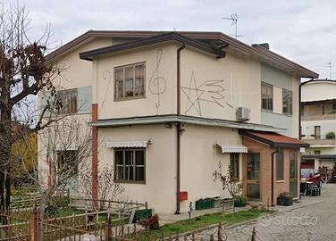 Appartamento di 156 m² con più di 5 locali e box a