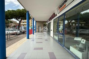 NEGOZIO A GIULIANOVA