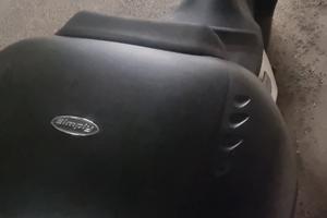  Scooter Kymco 300i downtown.