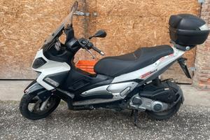 Aprilia sr max 300