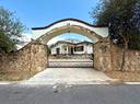 splendida-villa-con-ampio-cortile