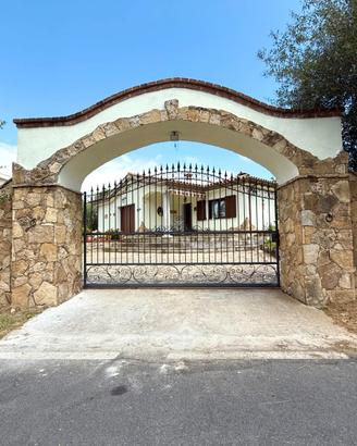 Splendida villa con ampio cortile