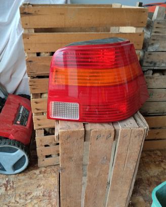 faro posteriore destro golf 4