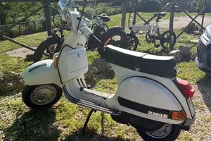 Vespa P 200 E