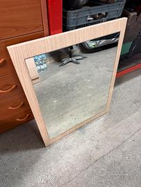 Specchio con cornice in legno